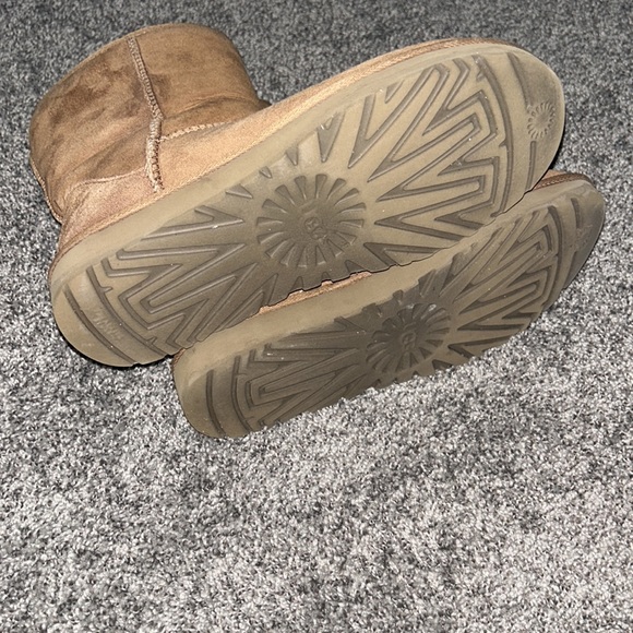UGGs - Picture 5 of 8